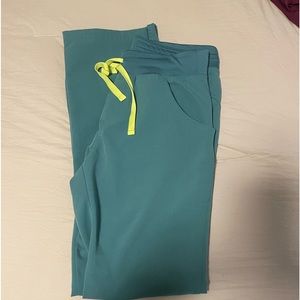 Figs scrubs. Small top and small tall bottoms. Great condition.